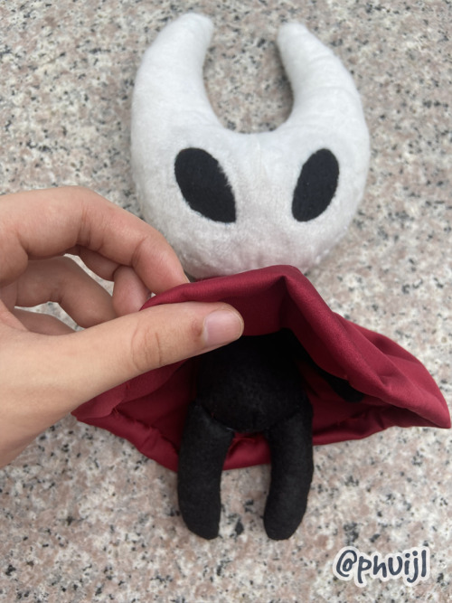 “SHAW!” Hornet from Hollow Knight, 100% hand-sewn by me. The moment I beat this hard but