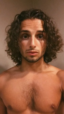 nick-avallone:me trying to take an actual selfie x2 because individual snapchat pictures are long and i have no business taking up that much room on your dash 