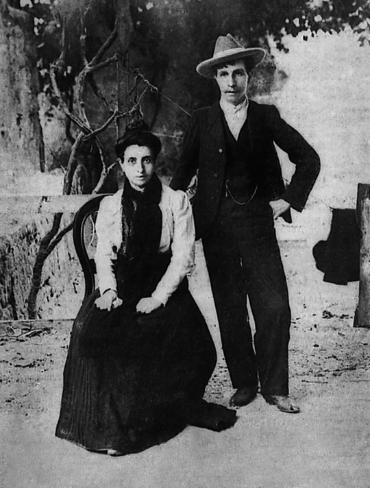 Marcela and Elisa, married in 1901