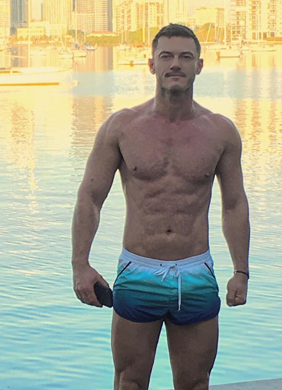 Luke Evans Shirtless Nude Priovate Photos