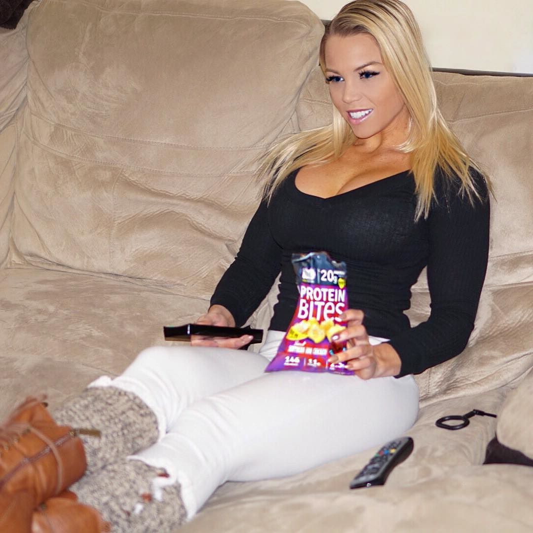 Just Netflix and chillin&rsquo; in 😜. Snackin&rsquo; on my favorite @proteinbites