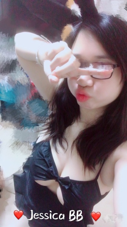 jessicabb9728:20170811 (第一日)今晚又係等待的夜晚，仲有15分鐘就係新的一日今晚繼續係制服之夜唔知有無人估到今晚呢套係咩黎呢留言話我知❤️另外呢個page終於有1000人呀✌Y