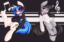 youobviouslyloveoctavia:  aespressino:  Vinyl and Octavia by *spittfireart Matching prints for bronycon and trotcon! These were so fun to draw oh my gosh.  Spittfire’s art is always gorgeous. She does justice to OTP!  Omigosh they&rsquo;re adorable!!