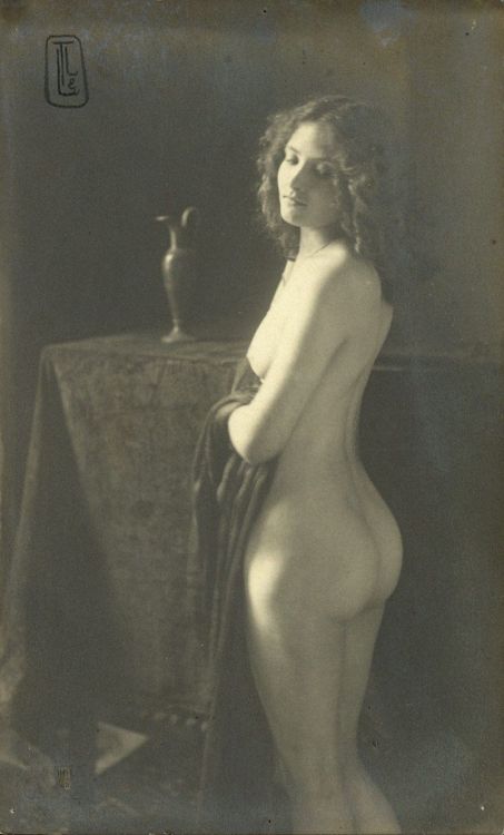 historicaerotica:Lehnert & Landrock, Arabian female nude. Circa 1905