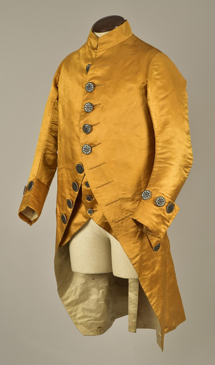 historicaldress:GENTLEMAN’S SATIN COAT and WAISTCOAT, 1790Topaz silk having cloth-of-gold buttons in