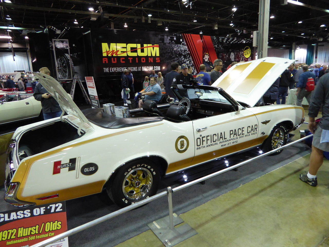 fromcruise-instoconcours:‘72 Oldsmobile Hurst/Olds, used as a pace car for the