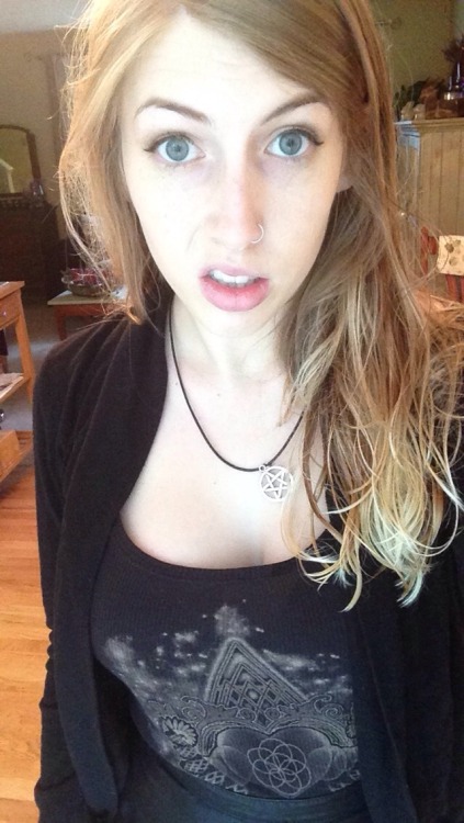 phoebeard:  My mom asked me where I was going today because I actually got dressed and wore makeup lmao  cutie
