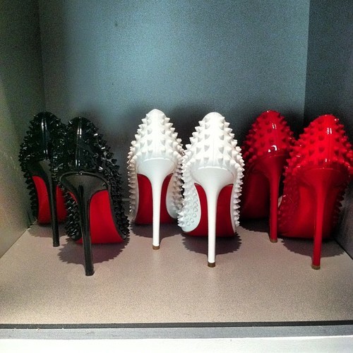 classyndbeautiful:  givenchy-babe:  chaneldiamond:  frenchbarbiie:  باربي الفرنسية  Ƈʜᴀɴᴇʟ Ɗɪᴀᴍᴏɴᴅ ♛  X  instagram: victoriaaavxo ; i follow back similar blogs :) 