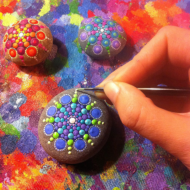 moonblossom: the-awesome-quotes:  Artist Paints Ocean Stones With Thousands Of Tiny
