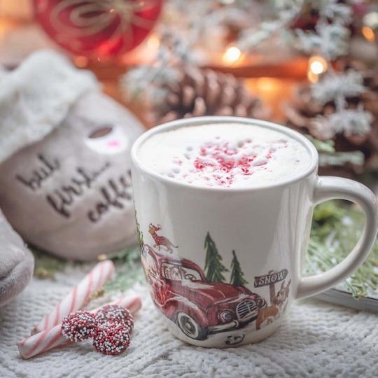 nyblueeyes:  lifeisgoodafter50:    Happy Christmas Eve…have a wonderful day! ☕️🎄💋