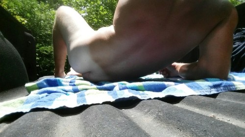 thenudeoutdoorsman:Determined to get an all over tan without a tanning bedPick up trucks make great 