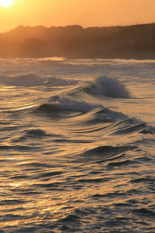ilaurens:  rolling waves - By: (Bart Ceuppens) 