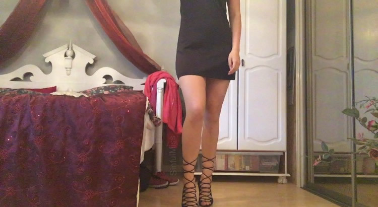 sinfulmiss:  Going out like this… better be careful when bending over huh 😏