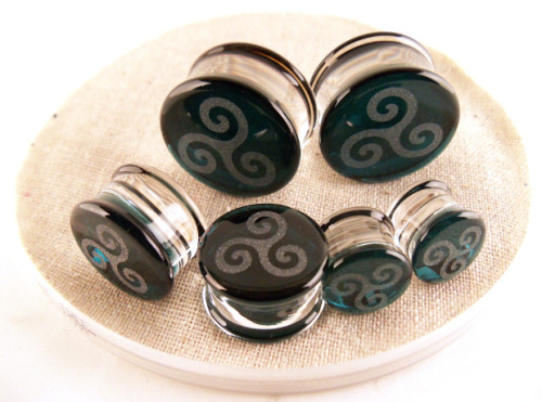 plugporn:Triskele Spiral Plugs by Somatic Glass