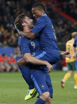 thewildbelladonna-deactivated20:  When this moment between Olivier Giroud and Patrice Evra was more beautiful than that scene in The Notebook. [ X ] 