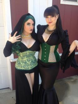 espartilhos:   Bernadette Bentley (right) on a new Loki Corset for Castle Corsetry. With the lovely Elisa of Cupcake Quarterly Magazine  