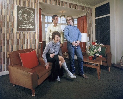 twixnmix: Elton John with his mother Shelia and stepfather Fred Farebrother in their apartment, 1971