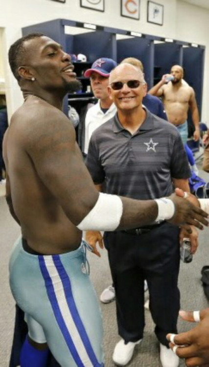 downtofuck513: lamarworld1:(PART 1) Dez Bryant booty &amp; bulge Dez Need me one legit, like thi