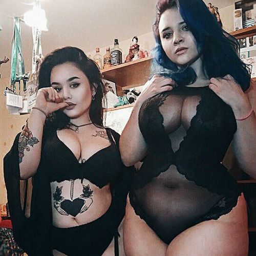 bodypositivewomen:Just me and ny friend having adult photos