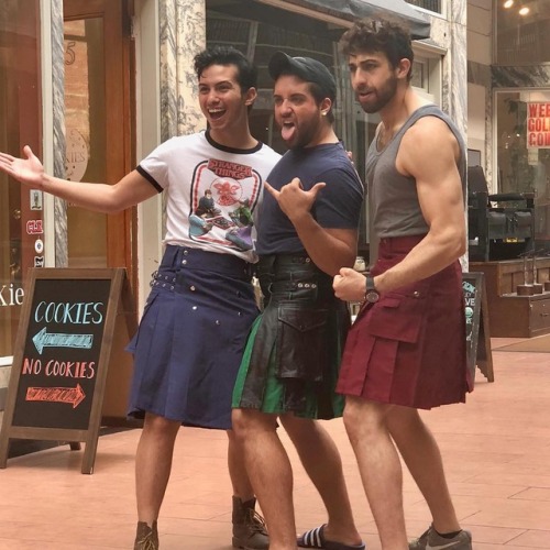 As the tour of @Aladdin wraps up their #Cleveland stay, some of the gents stopped in yesterday to dr