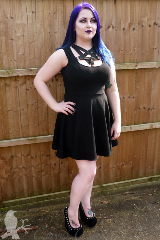 corvuscoronefashion-photography:  haus-of-grotesque:  Black jersey summer dresses,