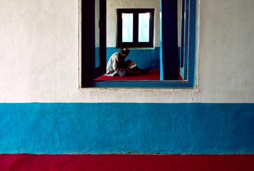 bookporn:  Reading in Afghanistan by iconic photographer Steve McCurry. McCurry manages to tell a story with each portrait. A story of the people, the time, the country. He allows us to travel, discover and feel another reality. Other posts: India, Burma,