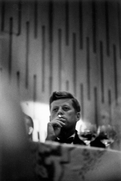 languagethatiuse:  A happy birthday to John F. Kennedy, here during his presidential campaign in 1960. Photography by Elliott Erwitt.  