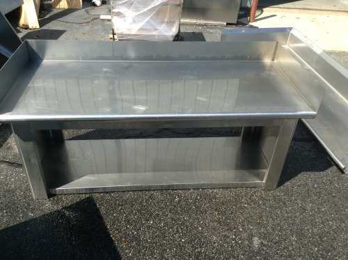 Used Duke full stainless table with undershelf. It’s 72″W x 30″D x 28″H, and has 6″ side & back splashes. The under shelf is 68.5″W x 21.75″D and is pass through.
Price $550