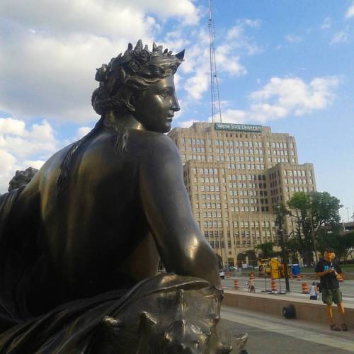 pitikbulag: Madam checking out the construction on Woodward. #Detroit #midtown #diadetroit #arts #mu