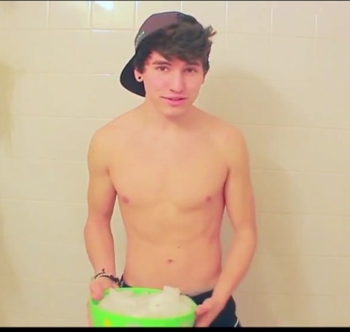 male-celebs-naked:  Jc Caylen 1See more here