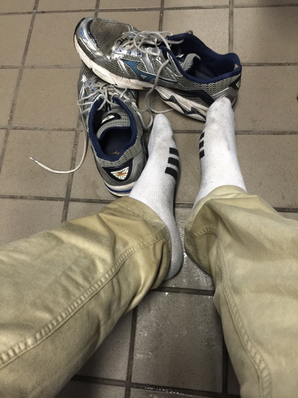 size15cashmaster:Cold, wet day in NYC. Could really use a faggot’s mouth to warm