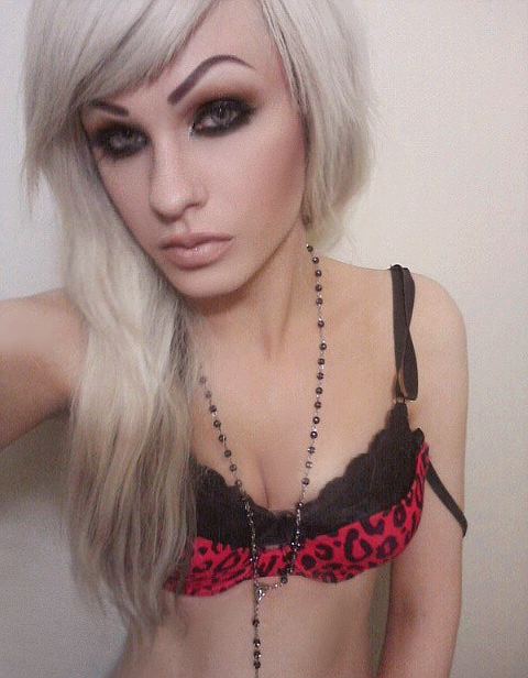 perfectionredefined:JaykersTalented dresser from deviant