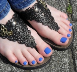 hornyfootfetishvirginia:  Foot fitish and foot fetishh