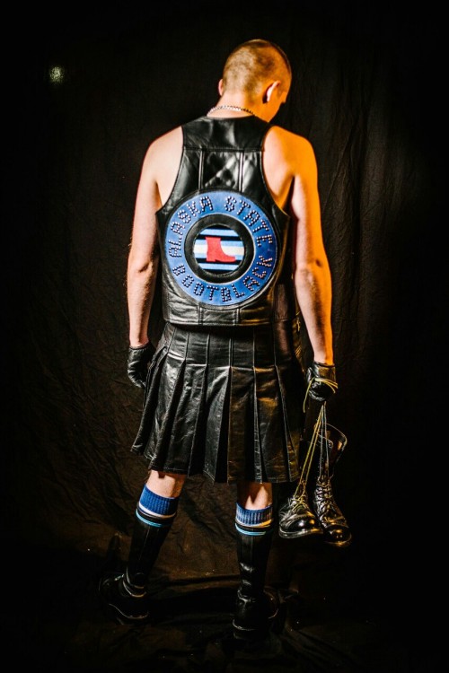 betapupchaos:  I am proud to be the 1st and current Alaska State Bootblack!   #bootblackpride  Represent AK