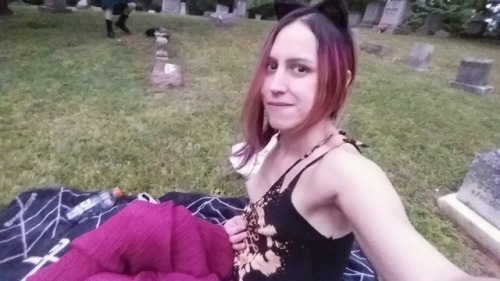 Eclipse picnic at the cemetery!