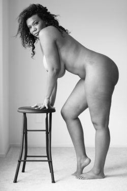 thick-honey:Just click and watch Big Girls!