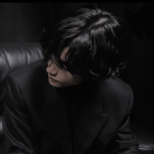Goth Taehyung.