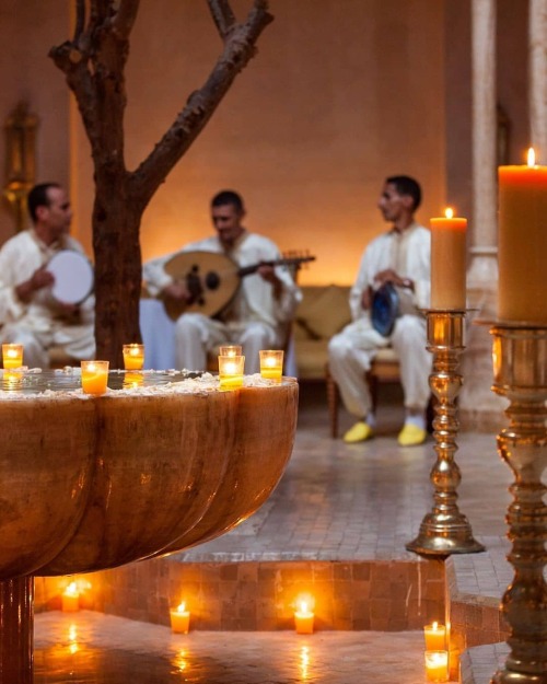 Soundtracked by local musicians, #Amanjena’s elegant restaurant tempers Berber traditions with Moori