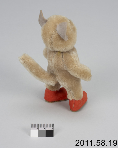 cheongsaam: Stuffed toy, made in Germany, 1950-1960Found in the Children’s Museum at the Canad