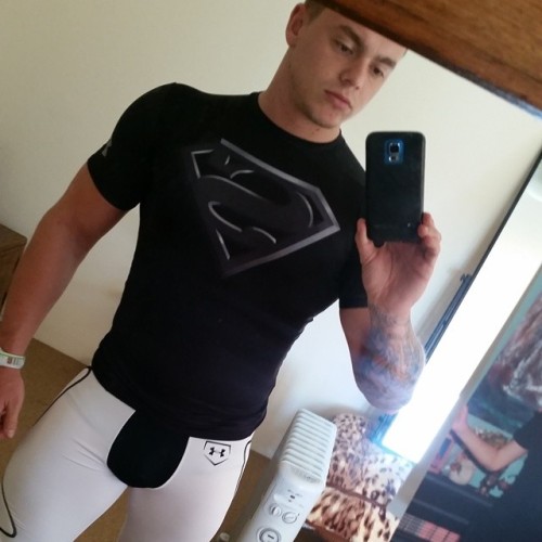 jock2strap: Wow, I really like these compression shorts from Under Armour. Yes your body is better t
