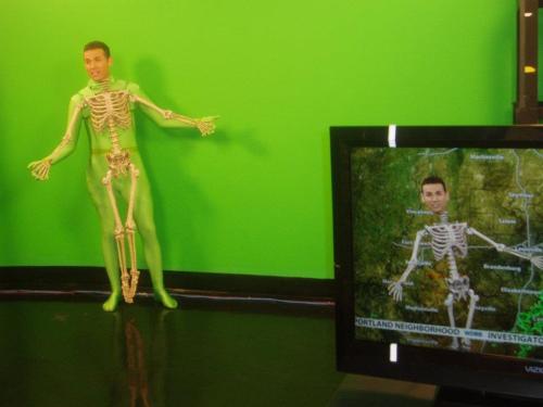 stunningpicture:Weatherman’s amazing Halloween costume