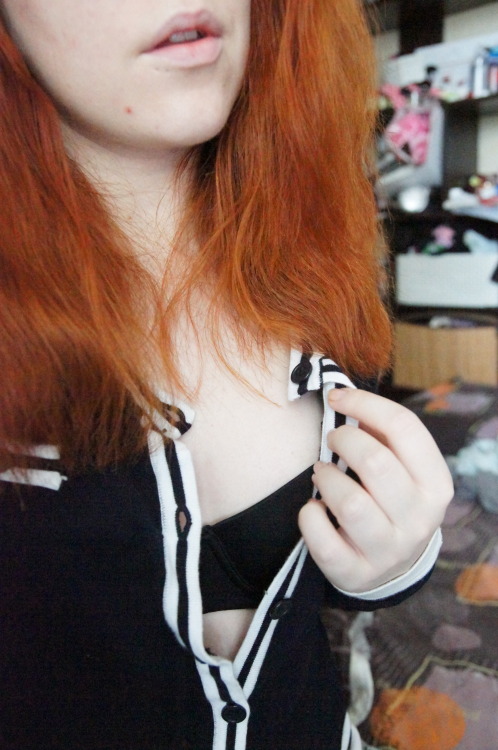 daddys-sweety-girl: Daddy, I want to be cute for you! And I want Daddy’s warm soft kisses.