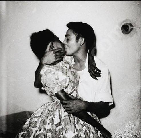 beautiesofafrique:   Couples in Kinshasa || Democratic Republic of Congo || Central Africa || by Jean Depara 