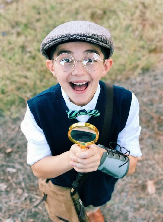 elphabaforpresidentofgallifrey:  growingintheweeds: the little boy who created the Flaming Raging Poisoning Sword of Doom was at the live show tonight, and when the McElroys asked where he was, they couldn’t see him, so his dad lifted him up Circle