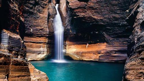 sixpenceee:A waterhole in Karijini National Park, Western Australia