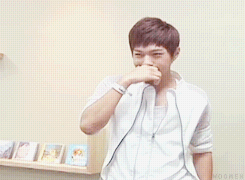 woomeh:  pose for the camera~ 