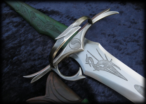 wot-tidbits:Heron-Marked Warder Sword made by Brendan Olszowy by Fableblades.