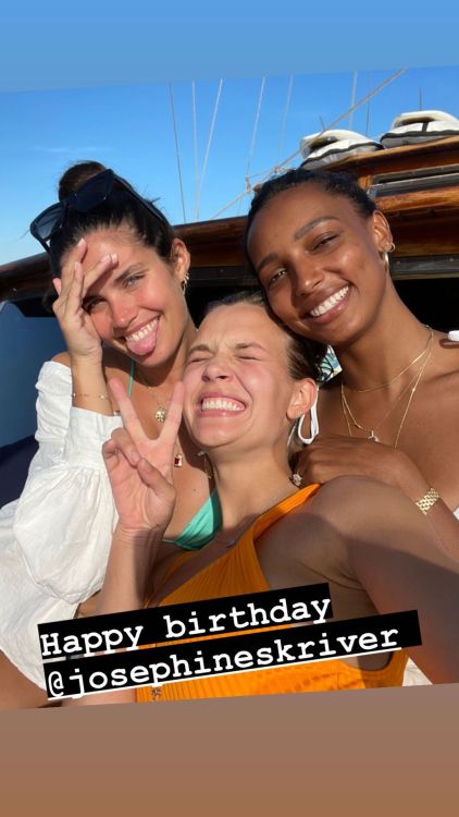 Josephine Skriver, Sara Sampaio & Jasmine Tookes via Sara’s Instagram stories. (April 14, 2021)