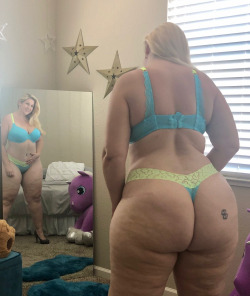 fullmoonbaddies:Pawg got a nice ass on her! porn pictures