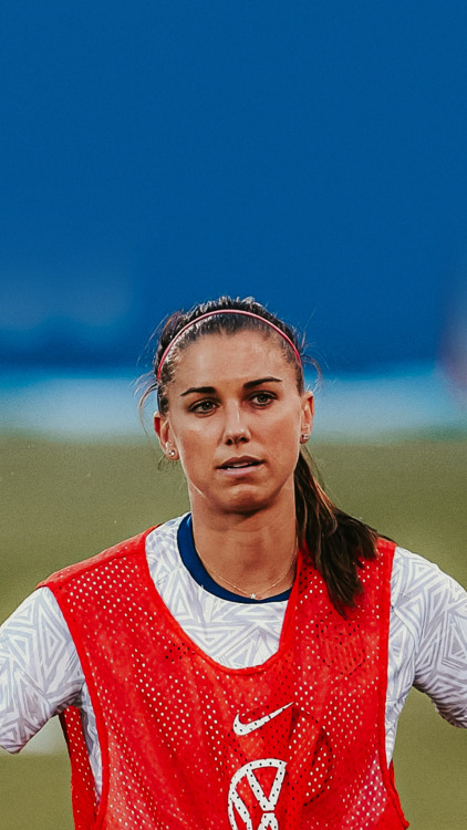 [requested] Alex Morgan lockscreenslike/reblog if you save/use